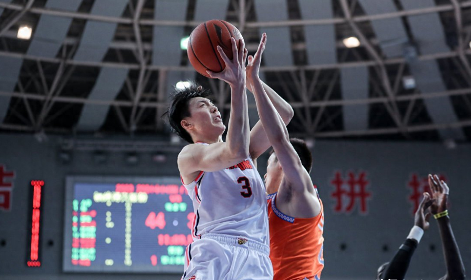 开云体育-西雅图海湾者外援训练成果显著，力拼强队(勇士8中巴驻训联演成果展示)