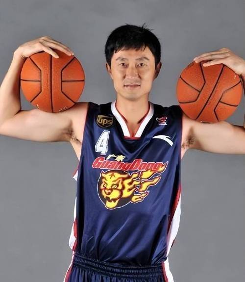 西雅图海湾者外援训练成果显著，力拼强队(勇士8中巴驻训联演成果展示)