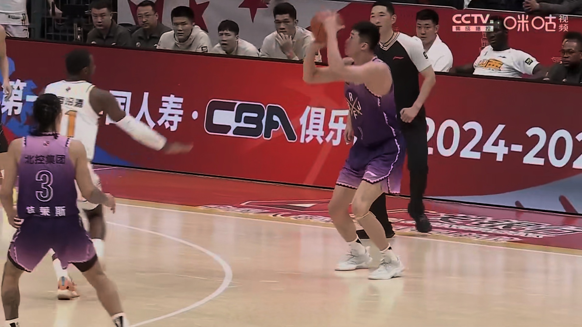 广东男篮与杜锋面临处罚，广厦外援官宣离队，孟子凯告别的简单介绍