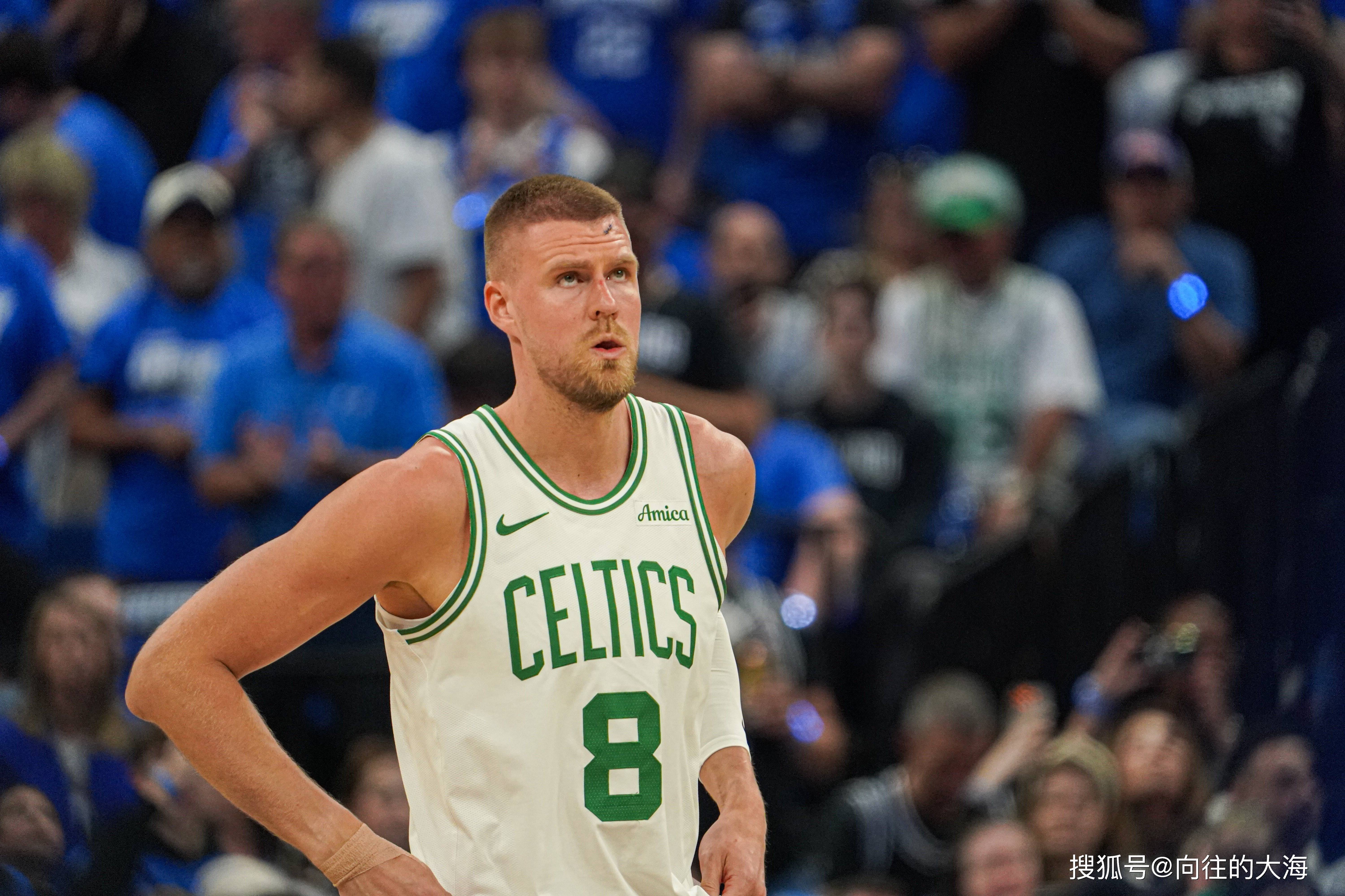NBA交易市场加热！绿军送走波尔津吉斯，欧文降薪续约独行侠(欧文被交易至篮网)