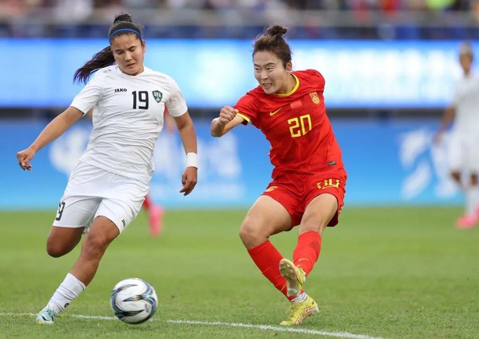 包含3-1！中国女足太强，冲击东亚冠军，宋凯督战，直播引热议的词条