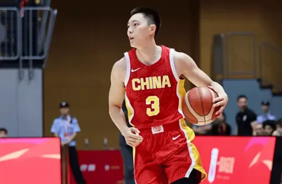 男篮热身赛-余嘉豪两双胡明轩13分中国胜荷兰(男篮运动员余嘉豪)