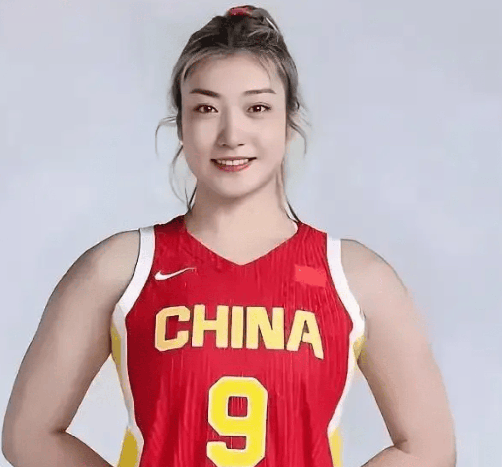 女篮最新动态,中国女篮训练照曝光,李梦加盟江苏待宫鲁鸣确认的简单介绍
